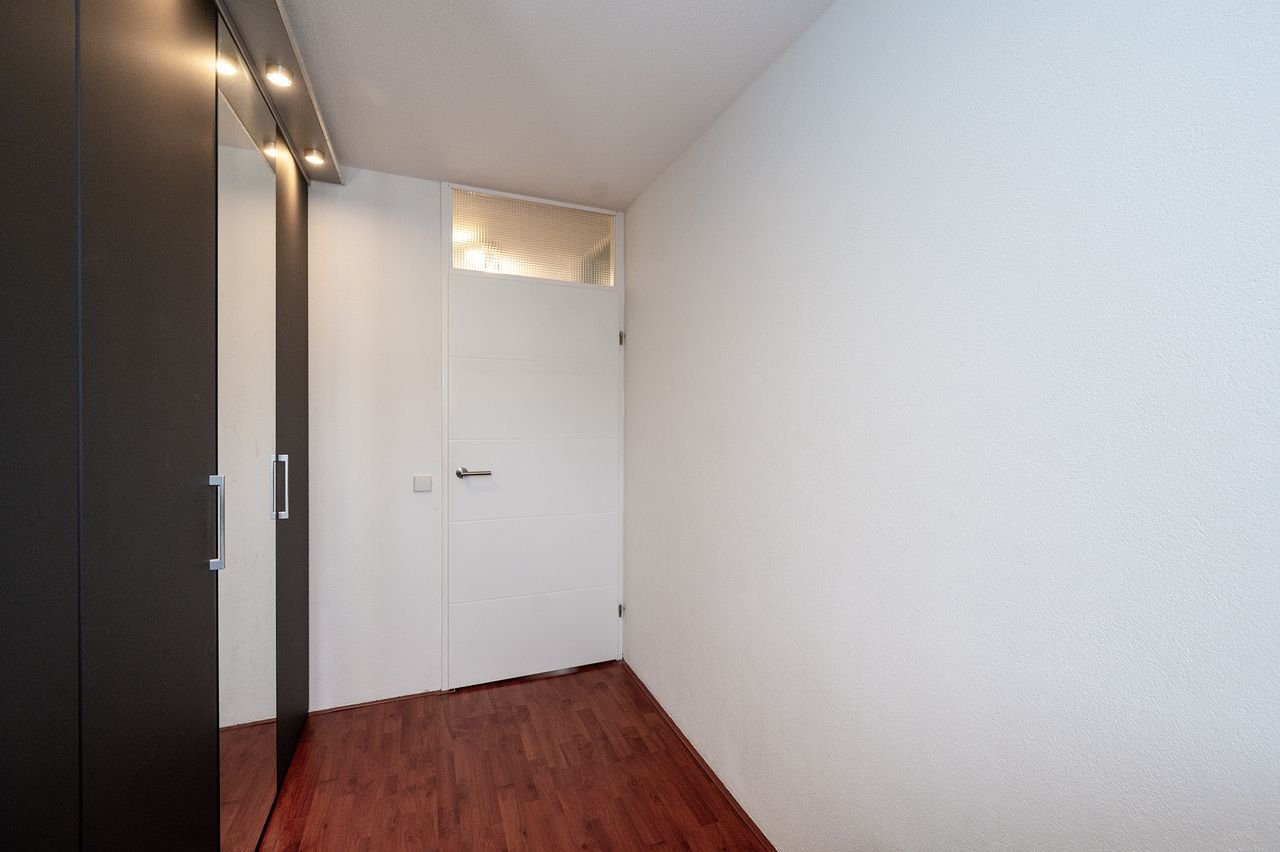 Spacious 4-bedroom family home - Image 22