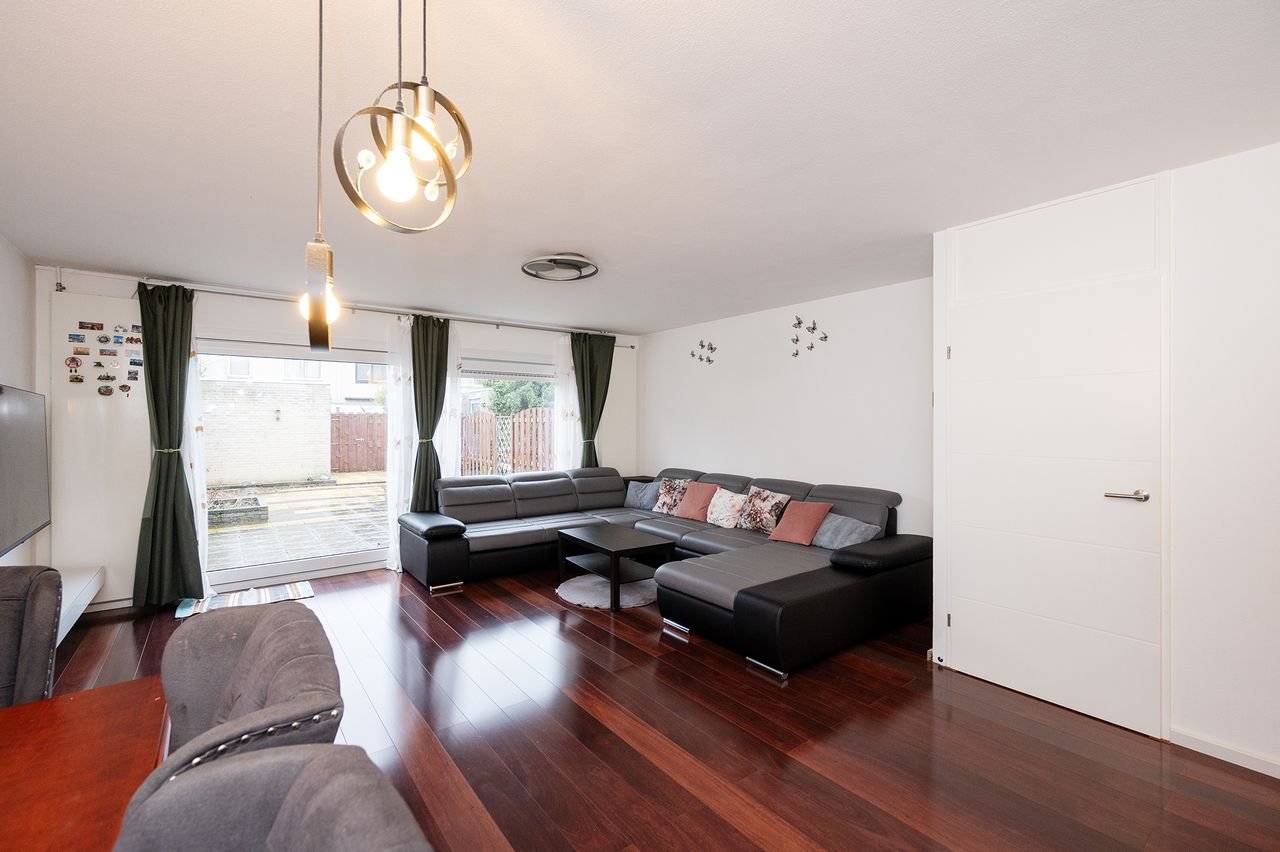 Spacious 4-bedroom family home - Image 8