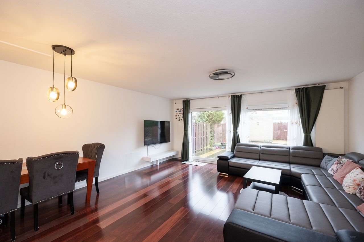 Spacious 4-bedroom family home - Image 7