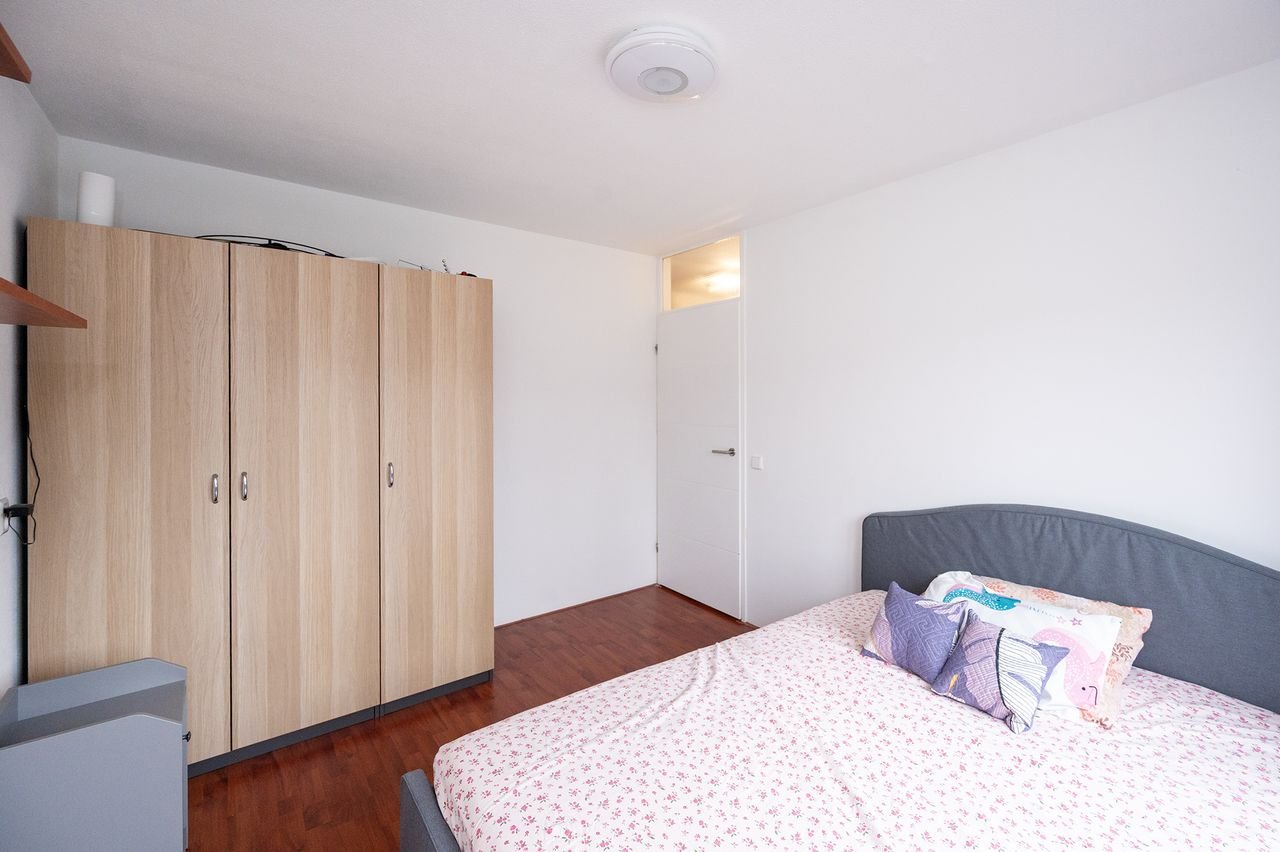 Spacious 4-bedroom family home - Image 18