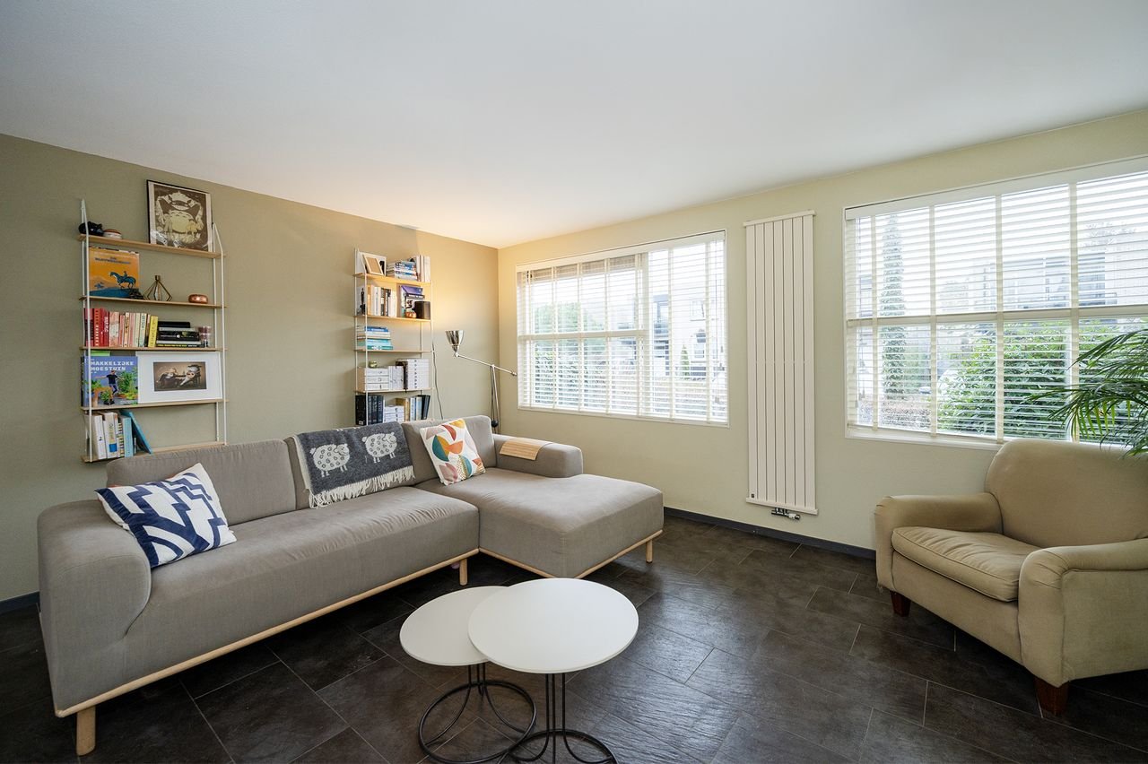 Spacious house (120m²) with private driveway - Image 10