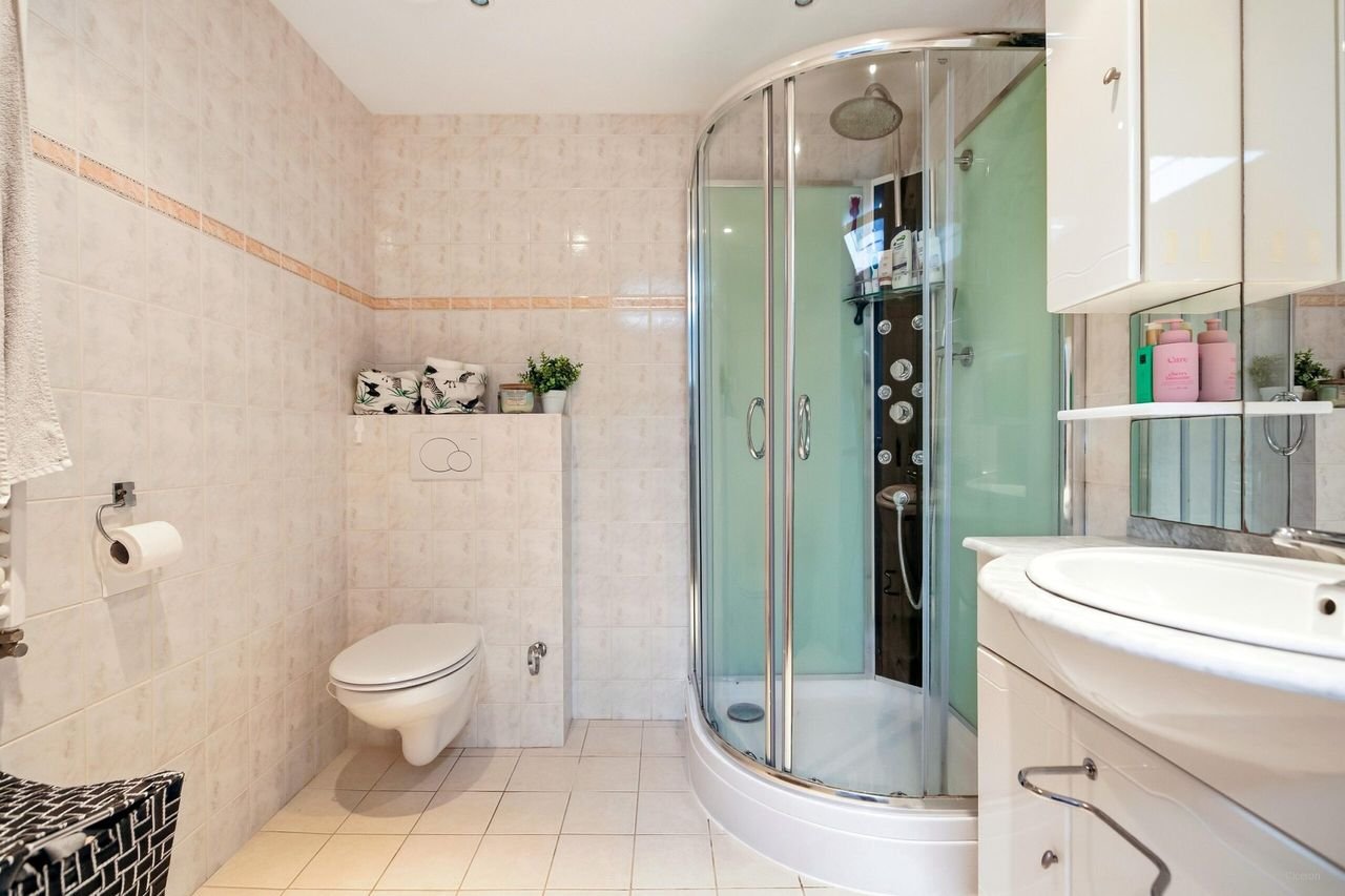 Spacious house with garden 200m from the beach - Image 39