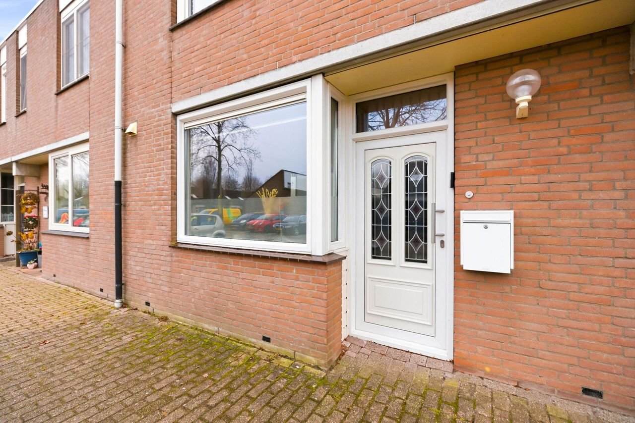 Spacious house with garden 200m from the beach - Image 4