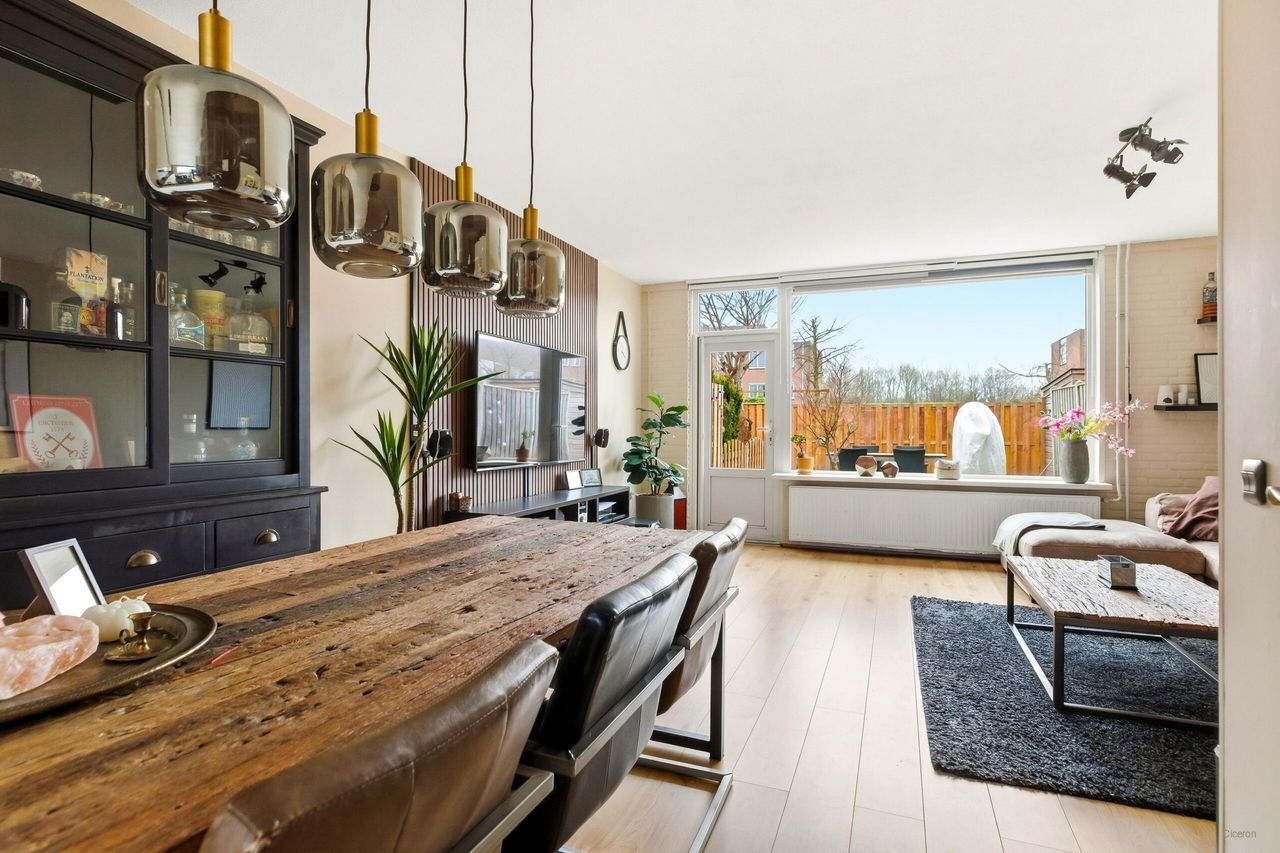 Spacious house with garden 200m from the beach - Image 8