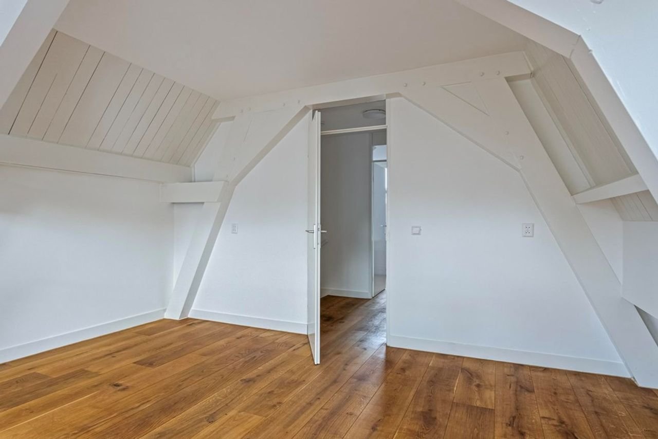 National Monument with terrace in Leiden - Image 15