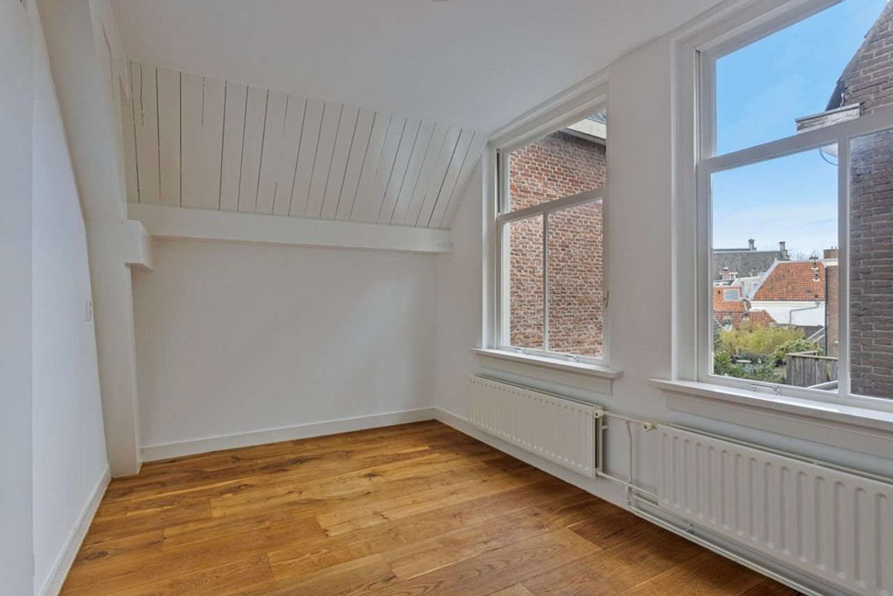 National Monument with terrace in Leiden - Image 19