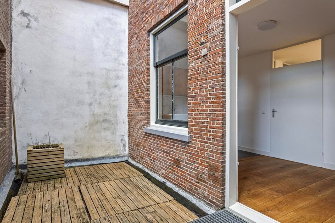 National Monument with terrace in Leiden - Image 9