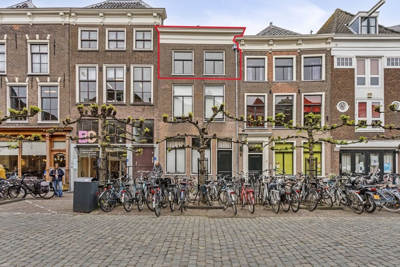 Rijksmonument met parkeerplek in centrum - Afbeelding 1