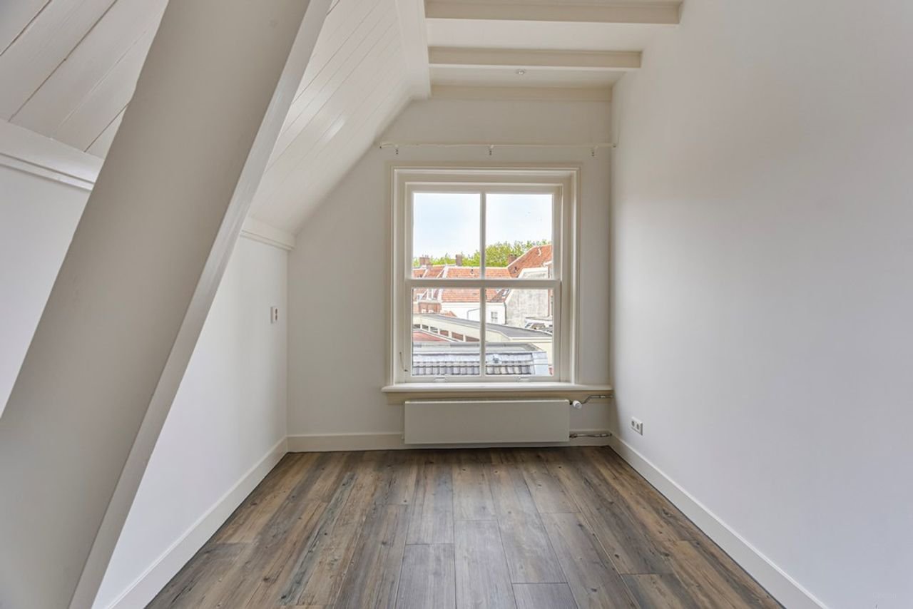 Rijksmonument met parkeerplek in centrum - Afbeelding 25