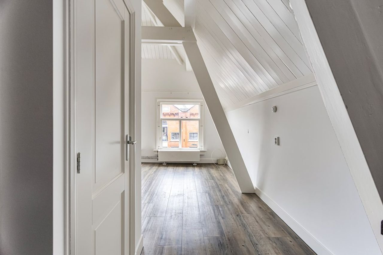 Rijksmonument met parkeerplek in centrum - Afbeelding 15