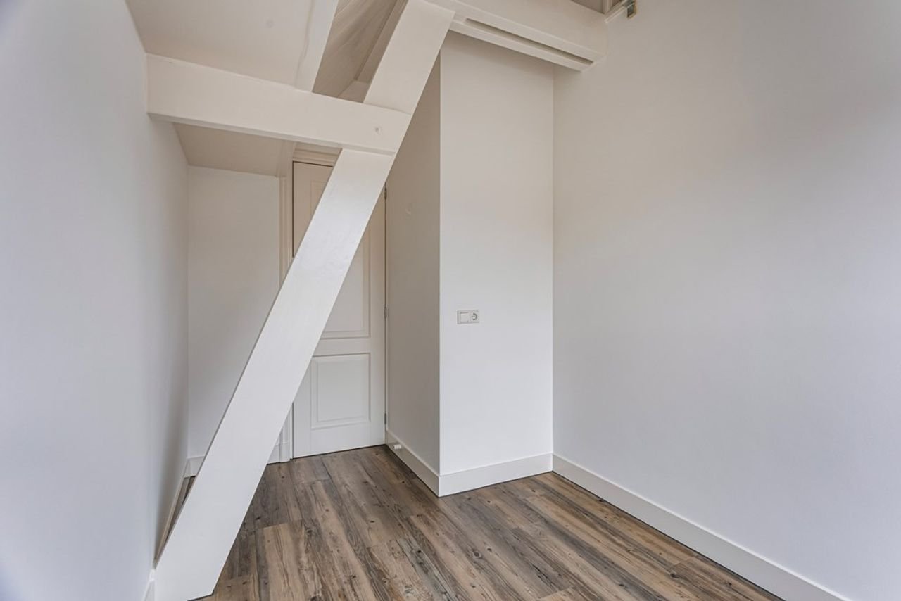 Rijksmonument met parkeerplek in centrum - Afbeelding 19