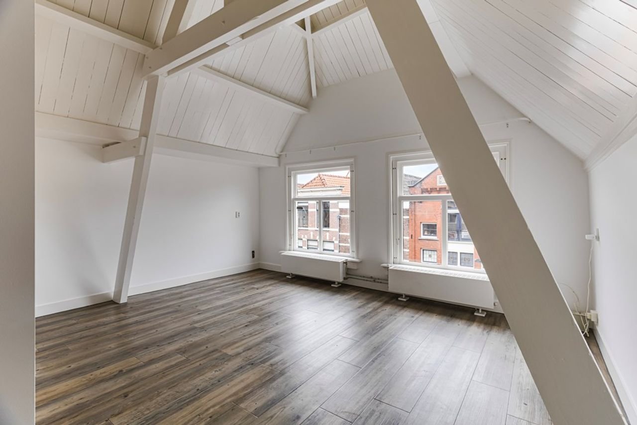 Rijksmonument met parkeerplek in centrum - Afbeelding 17