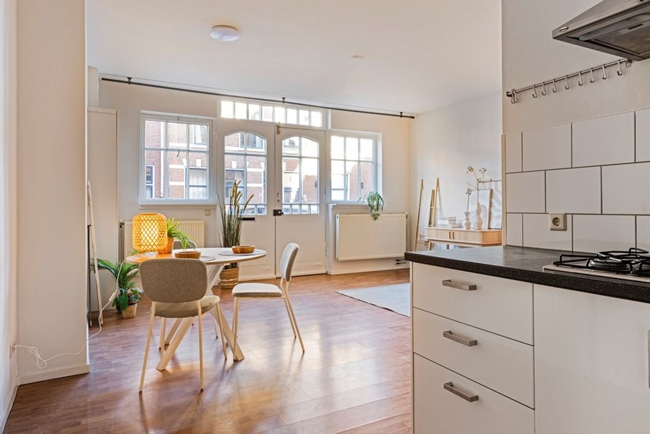 Lichte benedenwoning bij centrum Leiden - Afbeelding 7