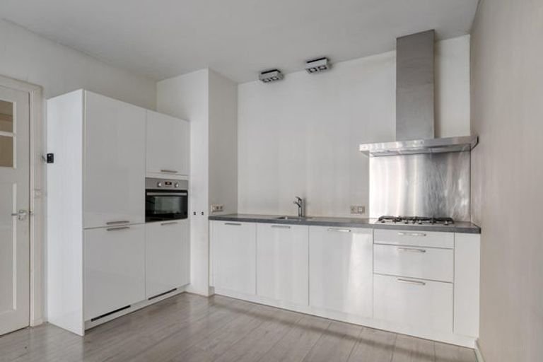 Bright 4-room apartment with balcony - Image 9