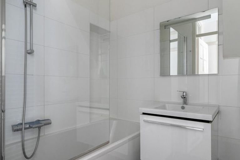 Bright 4-room apartment with balcony - Image 12