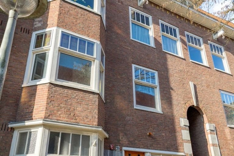 Bright 4-room apartment with balcony - Image 5