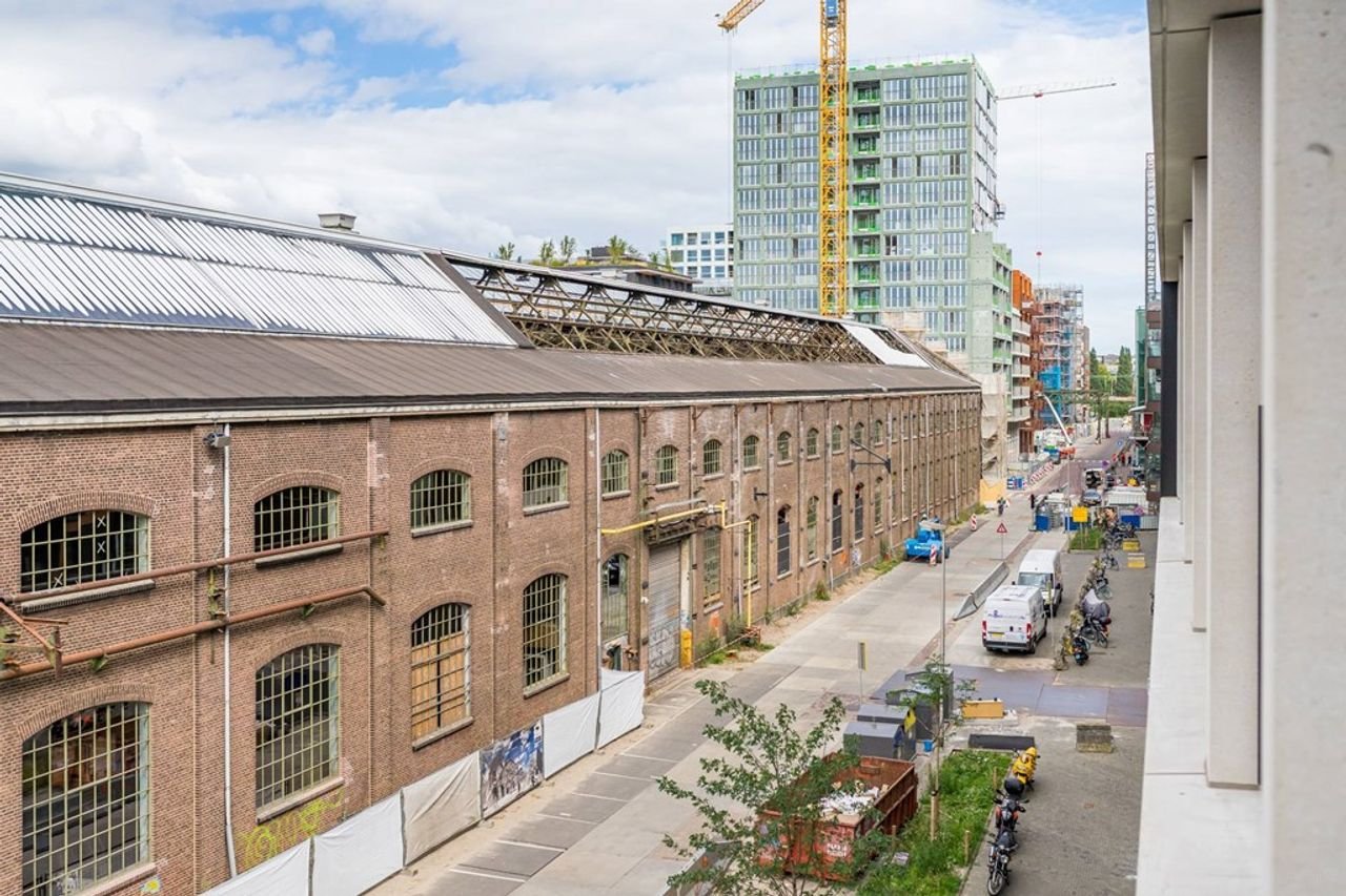 Bright 2-bedroom apartment with west-facing balcony - Image 17