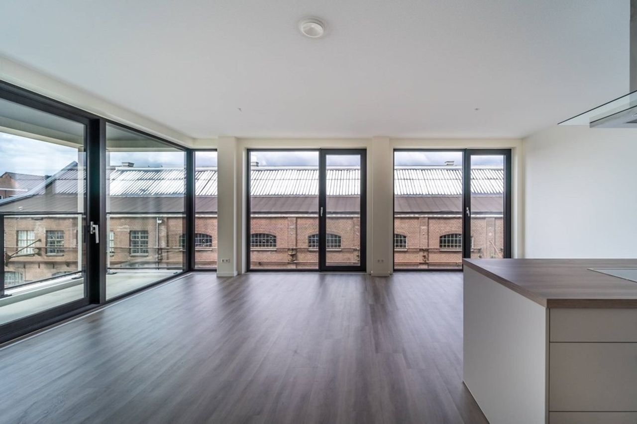 Bright 2-bedroom apartment with west-facing balcony - Image 8