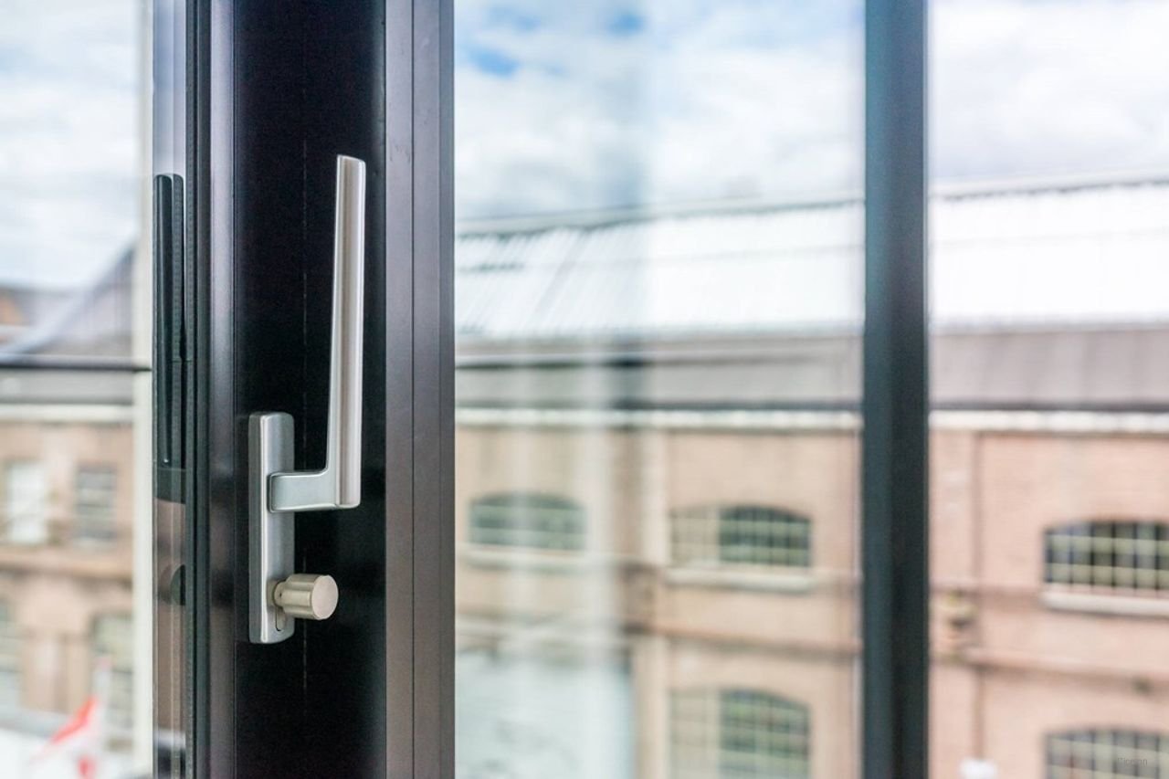 Bright 2-bedroom apartment with west-facing balcony - Image 14