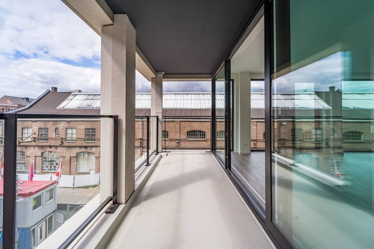 Bright 2-bedroom apartment with west-facing balcony - Image 16