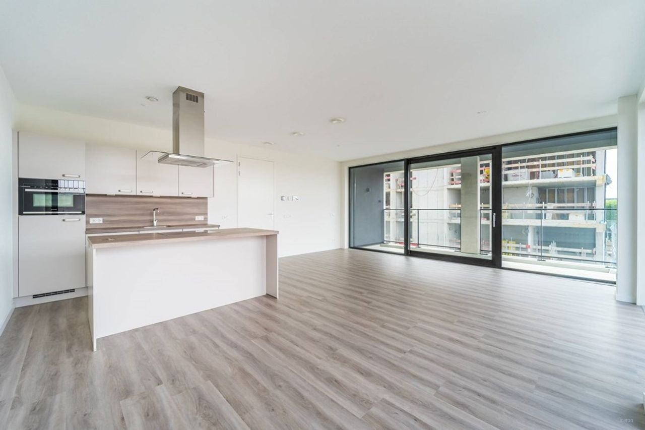 Bright 2-bedroom apartment with west-facing balcony - Image 13