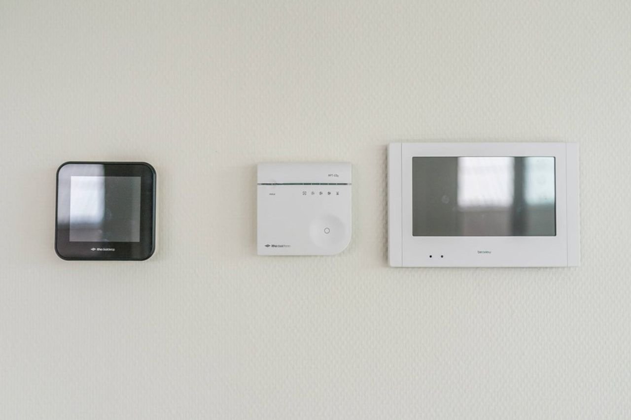 Bright 2-bedroom apartment with west-facing balcony - Image 27