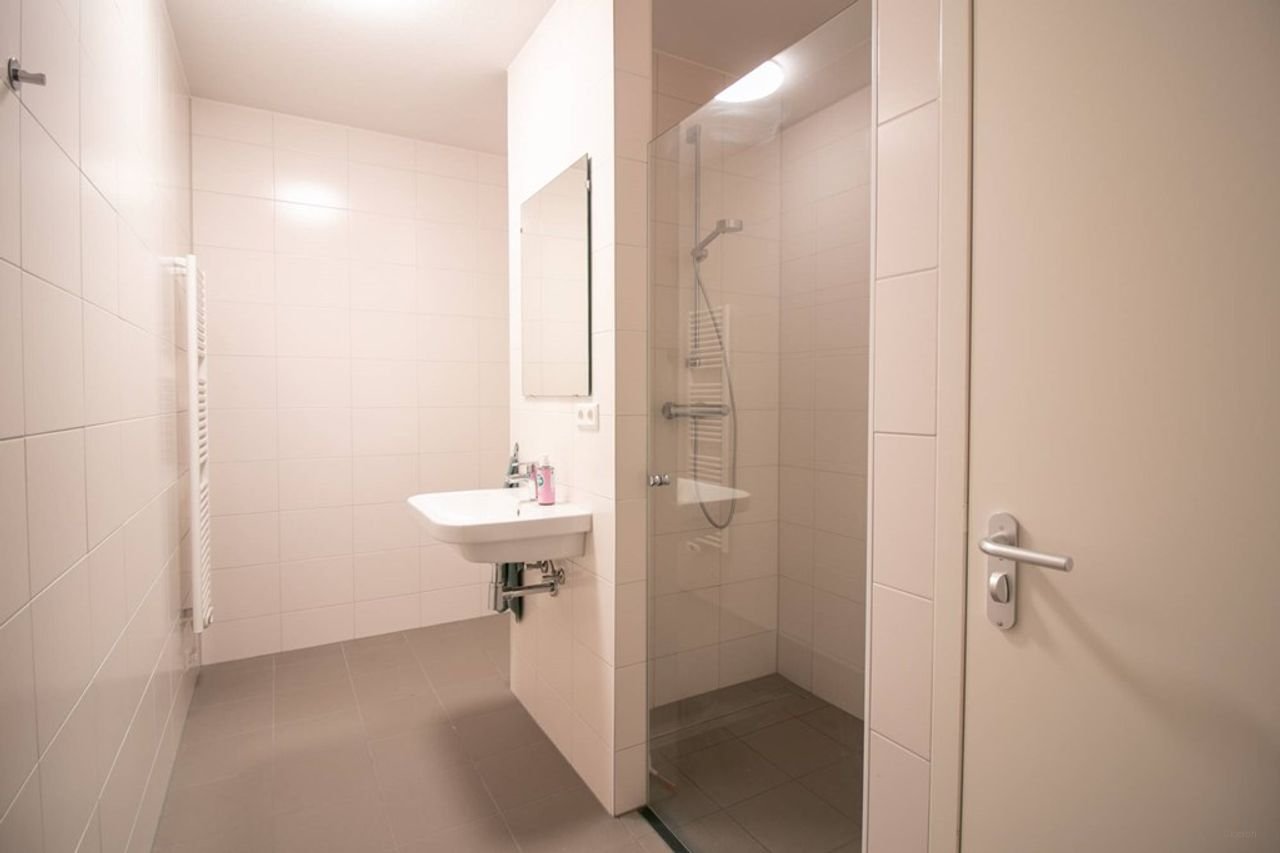 Bright 2-bedroom apartment on Oostenburg - Image 13