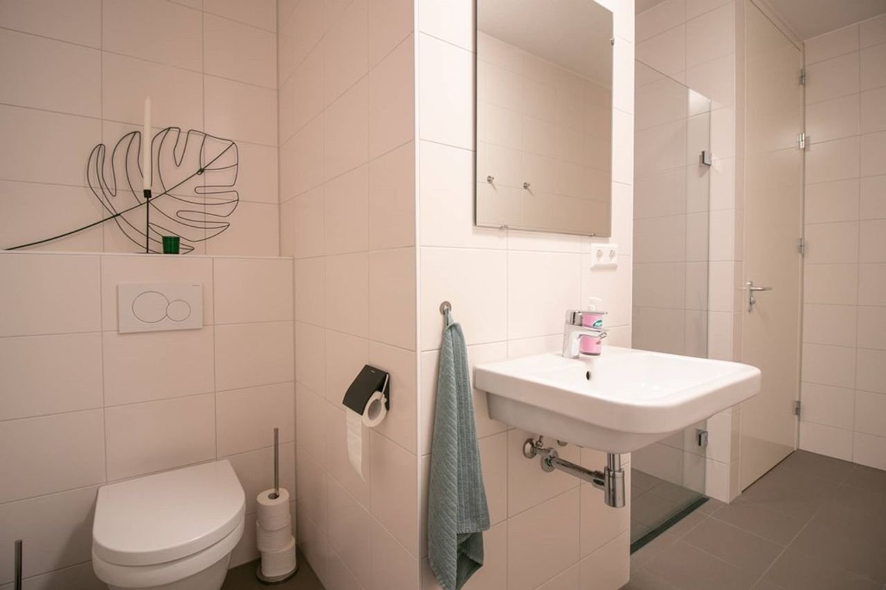 Bright 2-bedroom apartment on Oostenburg - Image 12