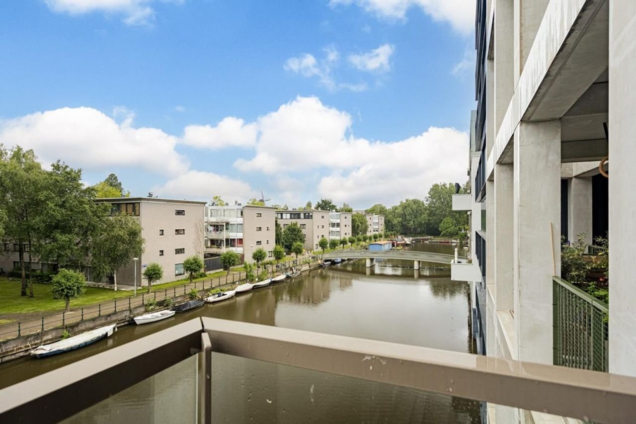 Bright apartment with balcony in Oostenburg - Image 6