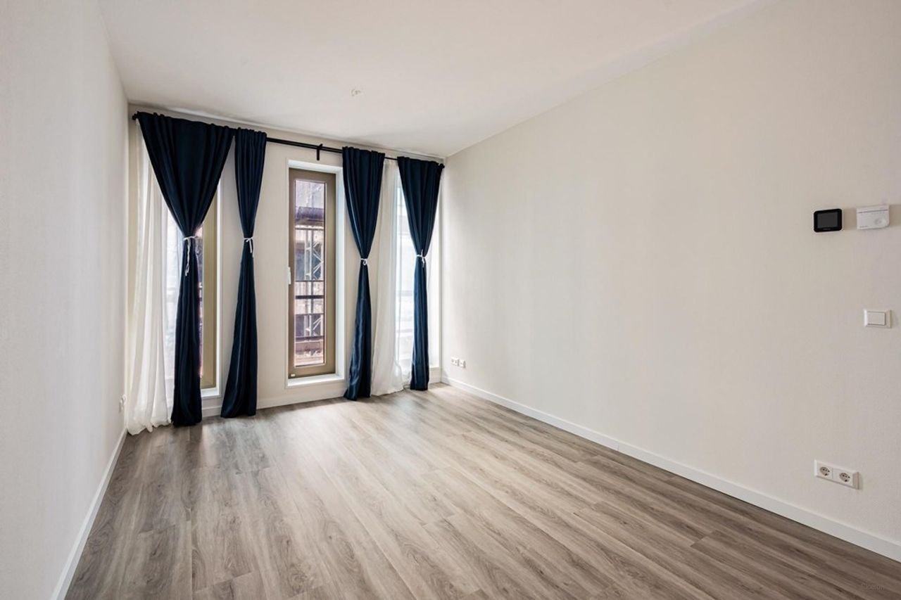 Bright apartment with balcony in Oostenburg - Image 16