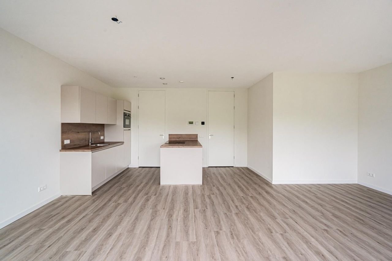 Bright apartment with balcony in Oostenburg - Image 10