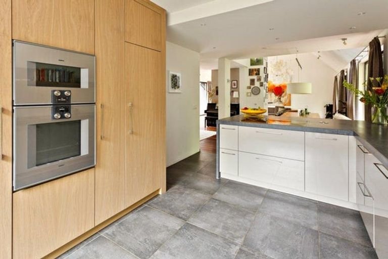 Detached Living: 300m² in De Rompert - Image 5