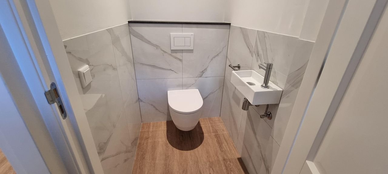 Renovated townhouse with garden in the city center - Image 5