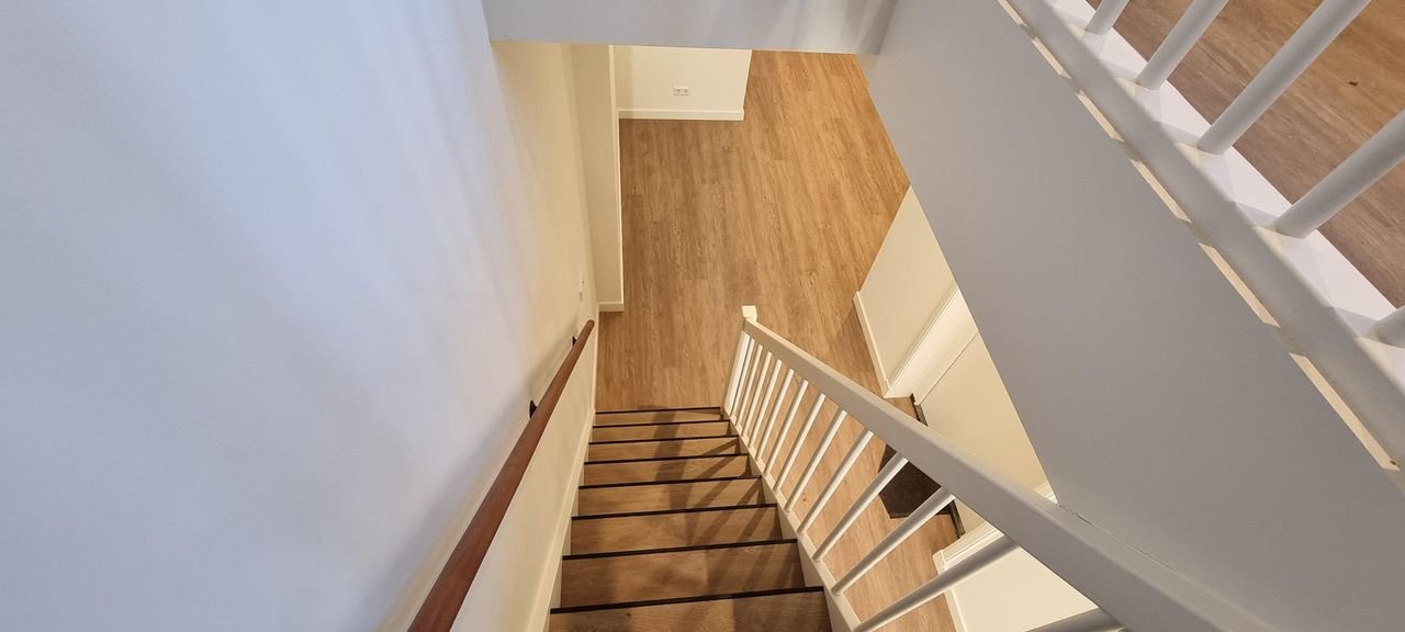 Renovated townhouse with garden in the city center - Image 19