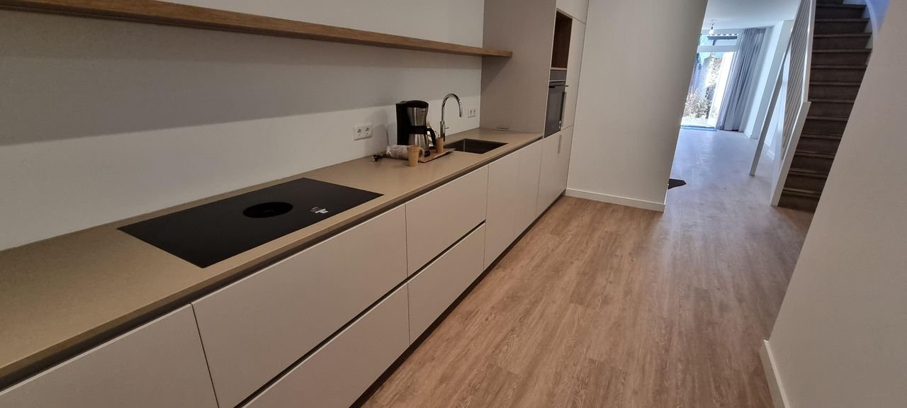 Renovated townhouse with garden in the city center - Image 7