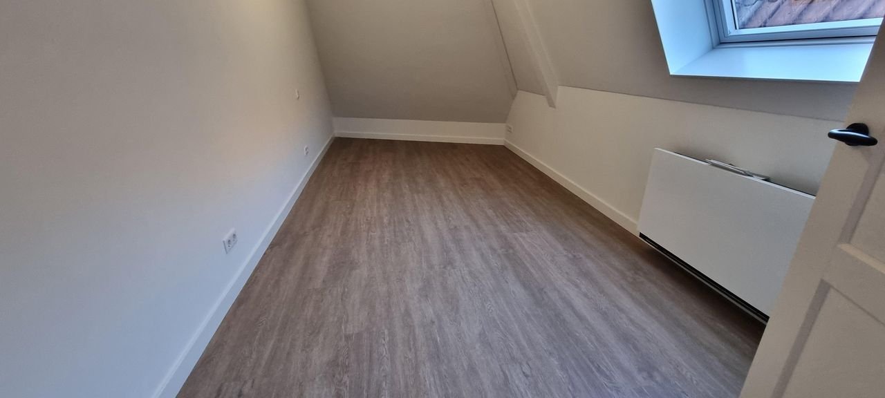 Renovated townhouse with garden in the city center - Image 22