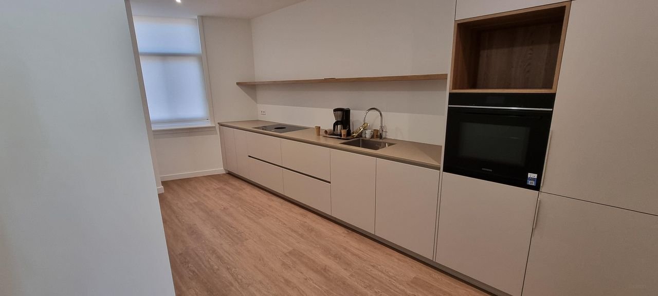 Renovated townhouse with garden in the city center - Image 8