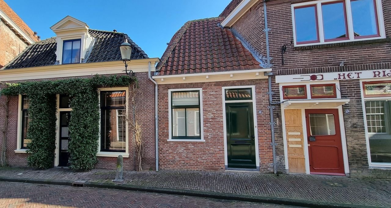 Renovated townhouse with garden in the city center - Image 2