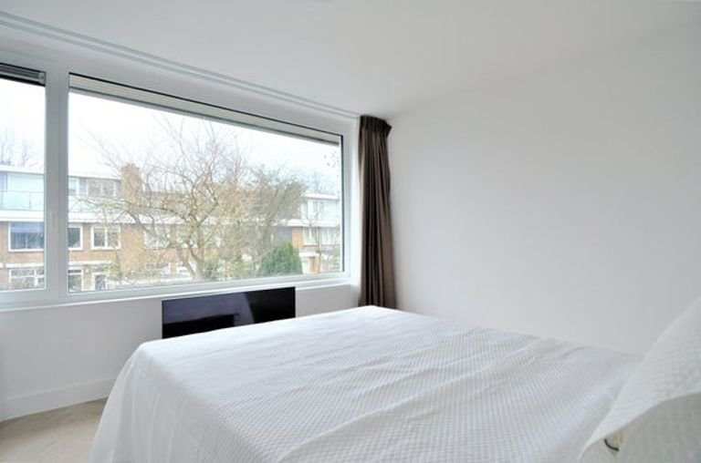 Renovated 250m² townhouse with garden - Image 31