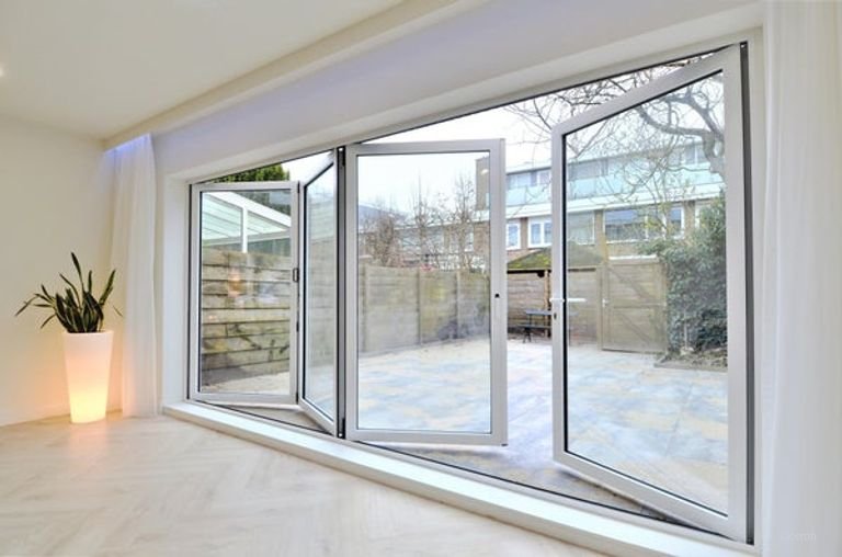 Renovated 250m² townhouse with garden - Image 6