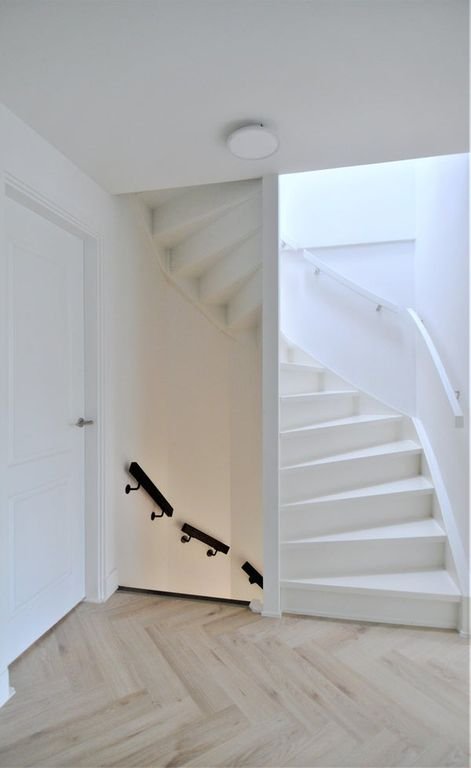 Renovated 250m² townhouse with garden - Image 50