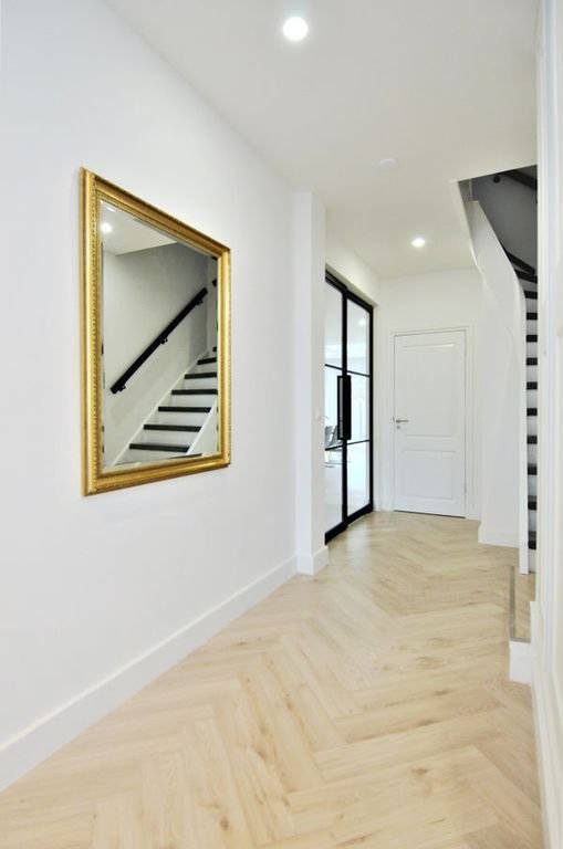 Renovated 250m² townhouse with garden - Image 26