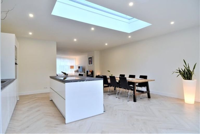 Renovated 250m² townhouse with garden - Image 15