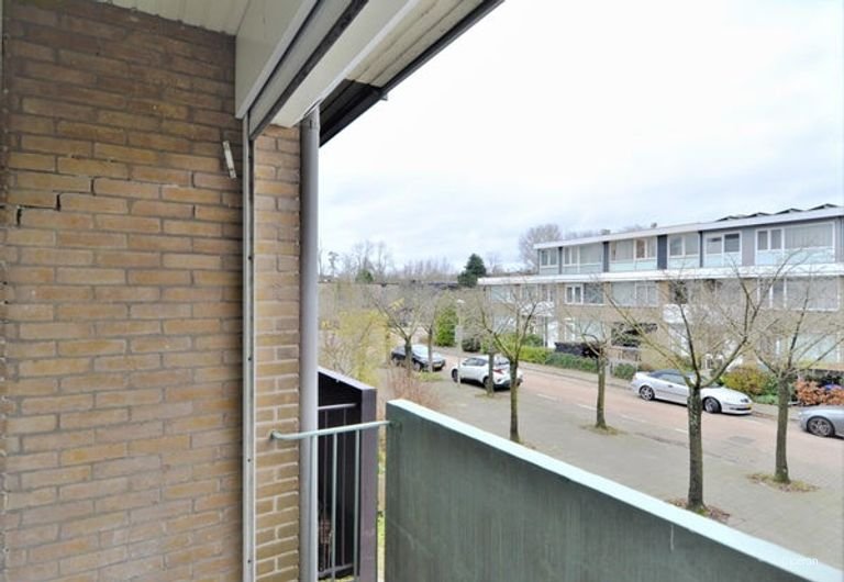 Renovated 250m² townhouse with garden - Image 43