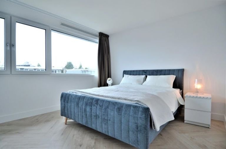 Renovated 250m² townhouse with garden - Image 65