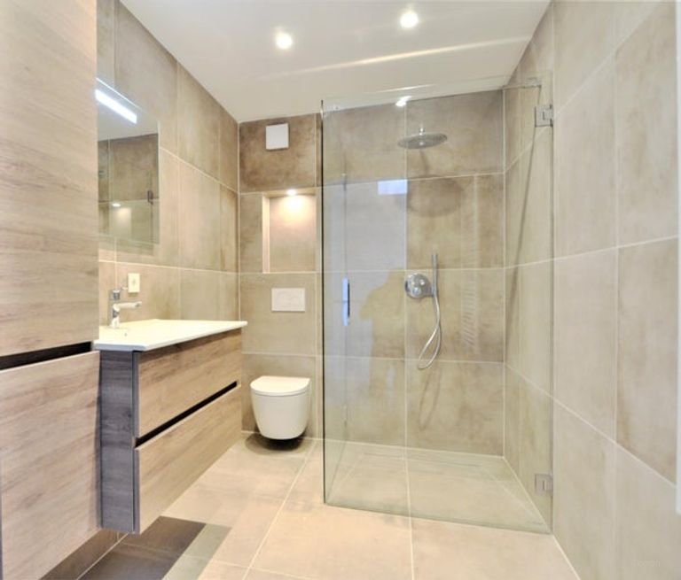 Renovated 250m² townhouse with garden - Image 62