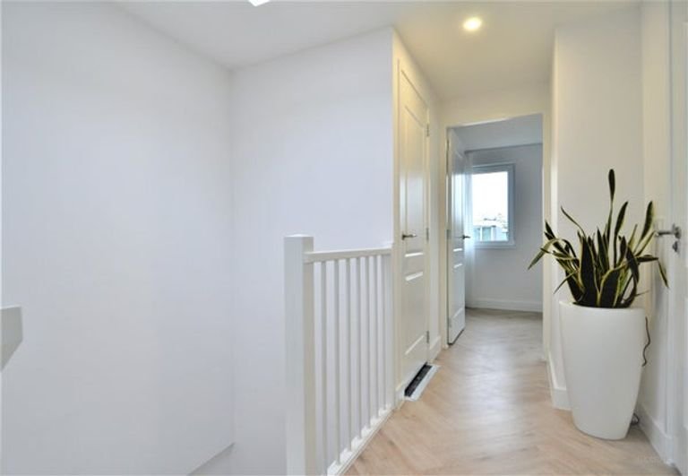 Renovated 250m² townhouse with garden - Image 52