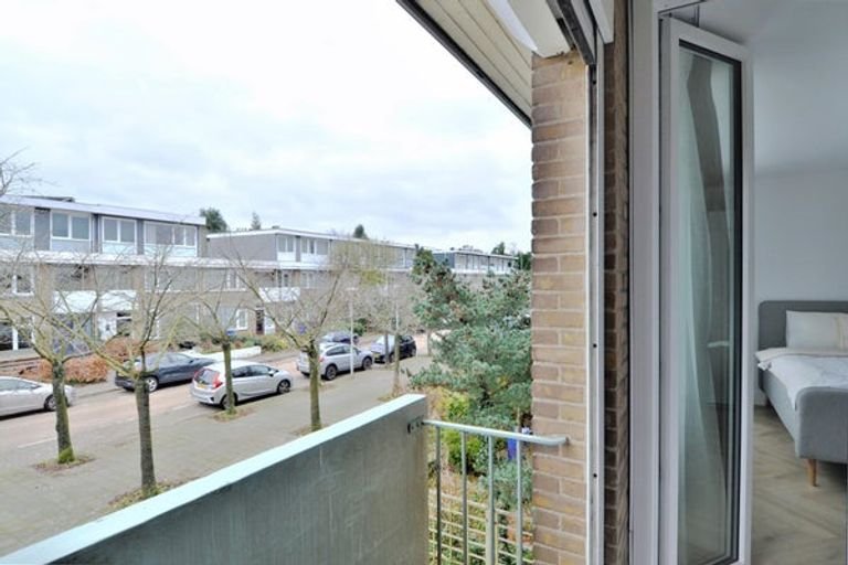 Renovated 250m² townhouse with garden - Image 41