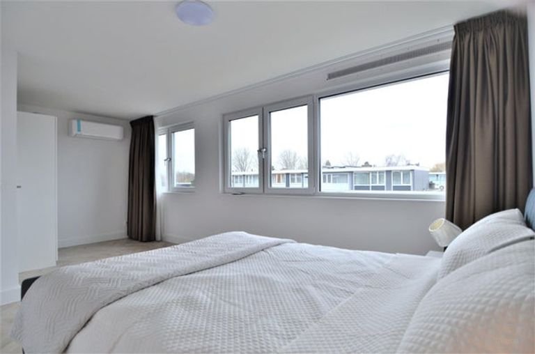 Renovated 250m² townhouse with garden - Image 67