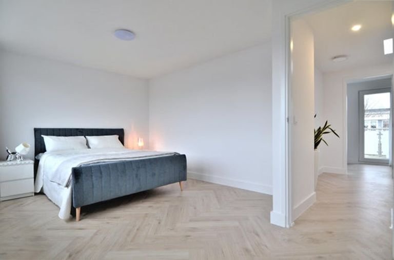 Renovated 250m² townhouse with garden - Image 68